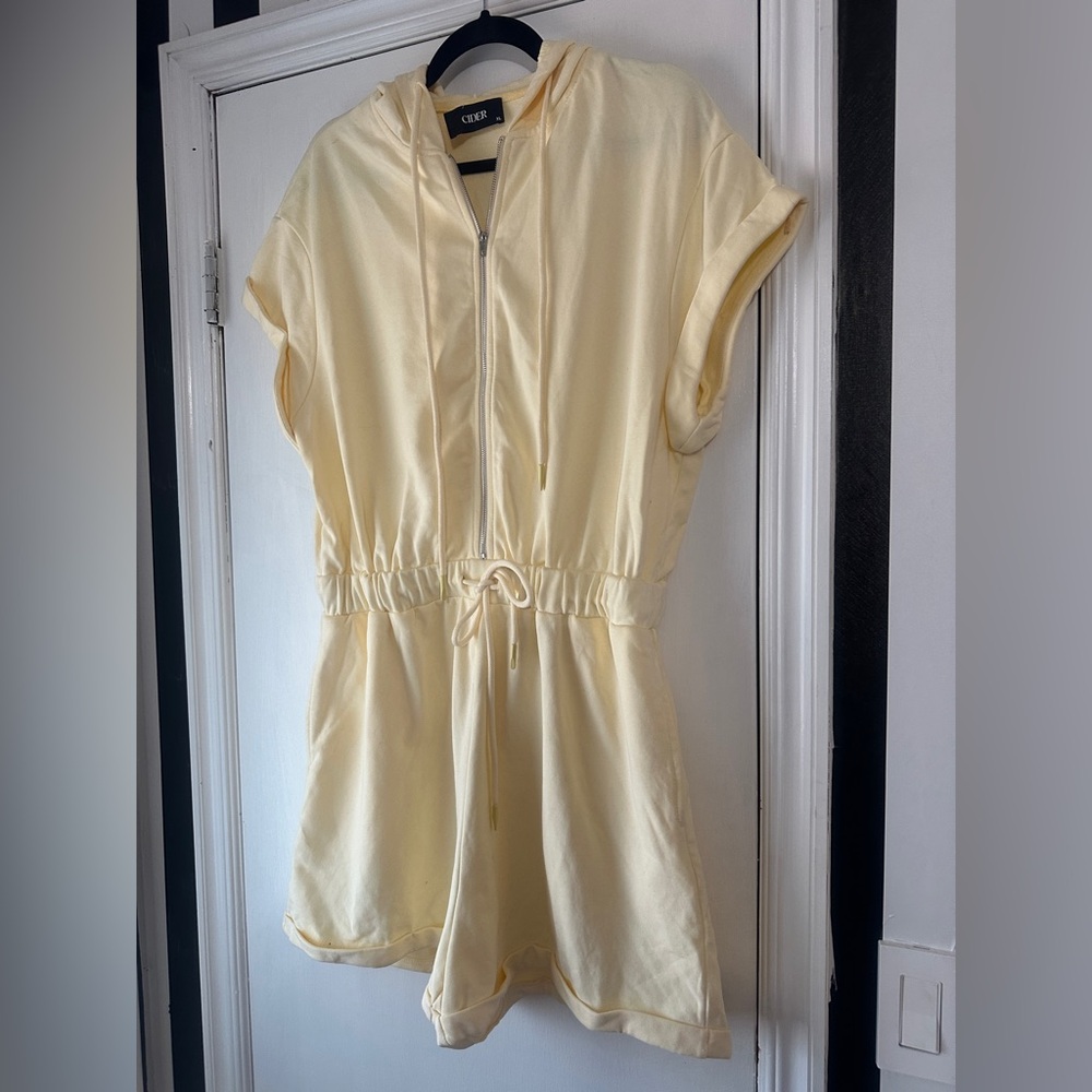 Cider Cream Yellow Zip-Front Hooded Romper – XL